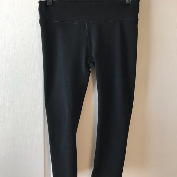 Black cropped leggings! - Picture 2 of 3